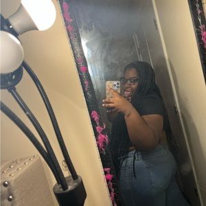 Meet your Posher, Dee